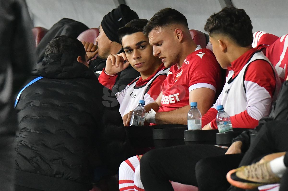 Dinamo a făcut implozie în 10 minute cu FCSB » Dărâmat, Politic a izbucnit în lacrimi pe margine