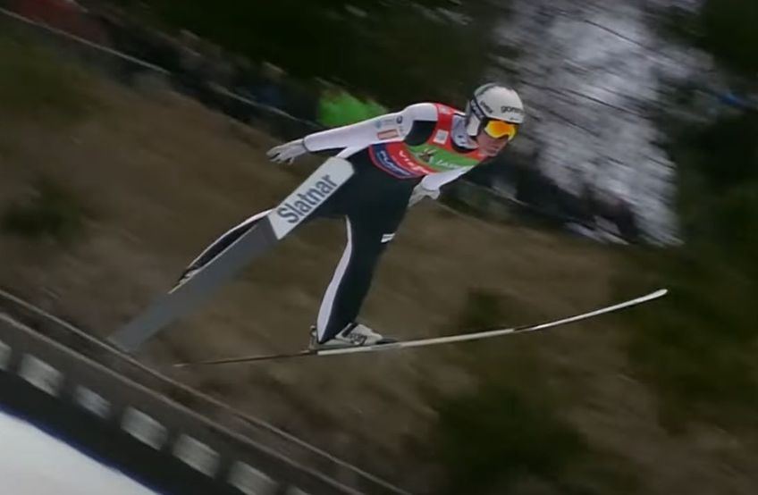 Slovenul Domen Prevc (32 de ani) a reușit cea mai lungă săritură cu schiurile din istorie, 254,5 metri, în etapa de Cupă Mondială de la Planica.