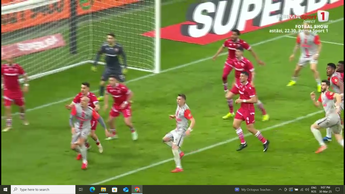 Fază controversată în derby-ul Dinamo - FCSB » Adrian Porumboiu și Marius Avram s-au pus de acord!