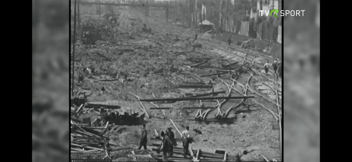 Imagini în premieră difuzate de Televiziunea Română » Cum a fost devastat stadionul Rapid în bombardamentele din 1944!