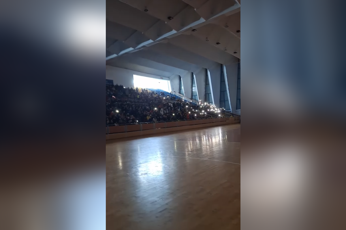 Fanii au răbufnit în prima ligă din România! Au stins lumina și au început să strige: „Demisia! Hoții!”