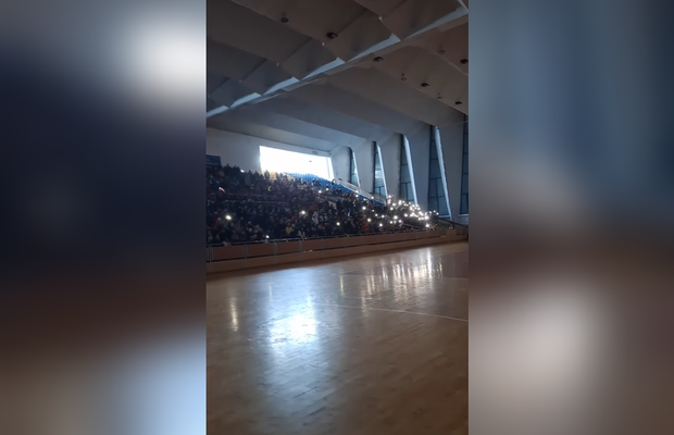 Fanii au răbufnit în prima ligă din România! Au stins lumina și au început să strige: „Demisia! Hoții!”