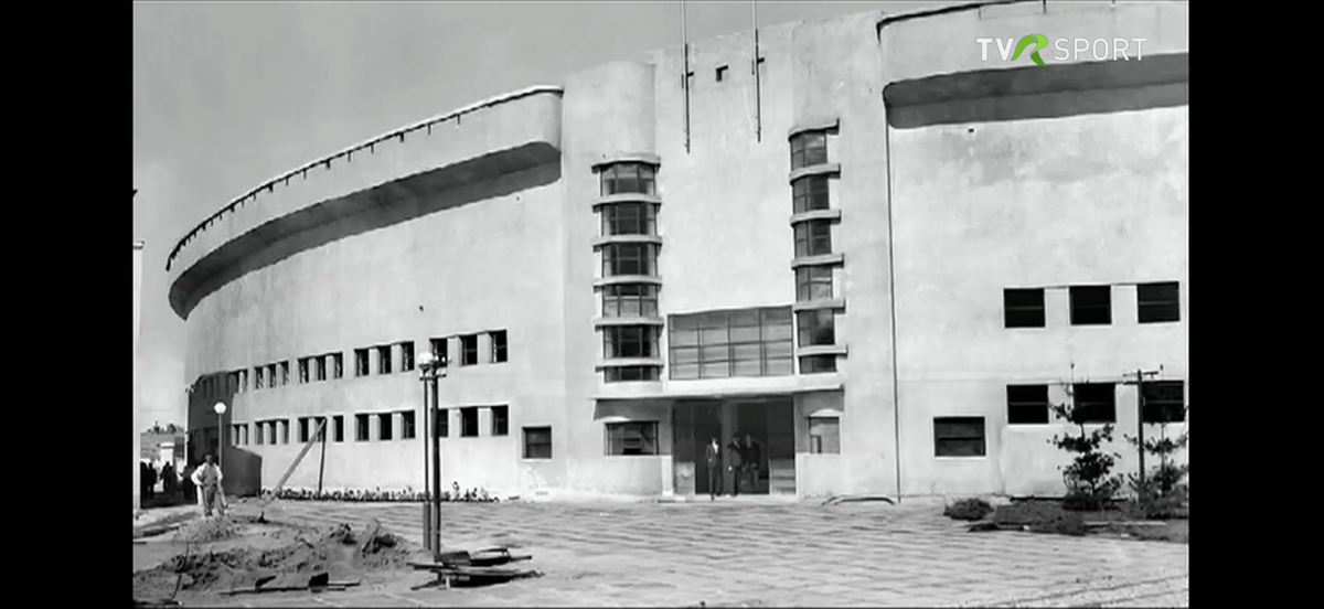 Imagini în premieră difuzate de Televiziunea Română » Cum a fost devastat stadionul Rapid în bombardamentele din 1944!