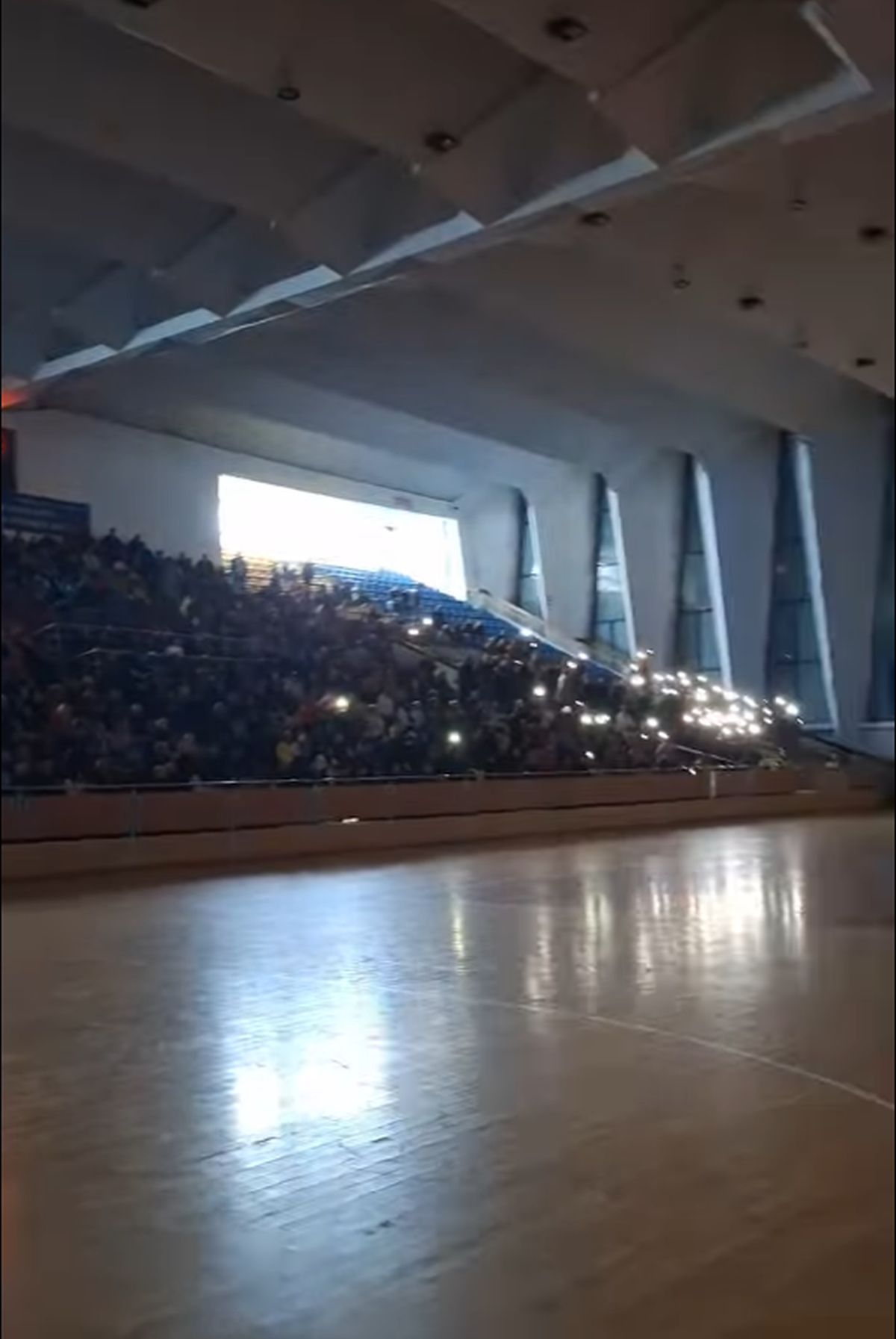 Fanii au răbufnit în prima ligă din România! Au stins lumina și au început să strige: „Demisia! Hoții!”