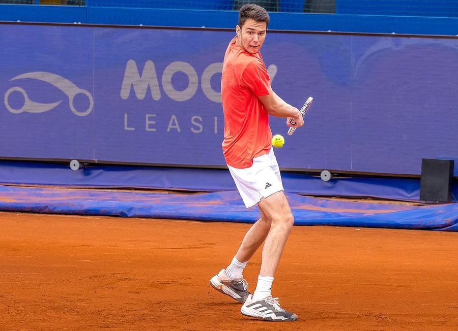 Luca Preda în acțiune în calificări Foto: Instagram Țiriac Open Programul zilei întâi de la Țiriac Open » Finalistul din 2024, singurul român de pe tablou și Richard Gasquet în acțiune pe zgura bucureșteană