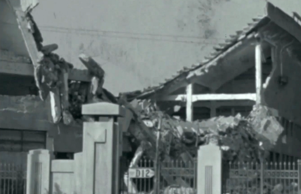 Imagini în premieră difuzate de Televiziunea Română » Cum a fost devastat stadionul Rapid în bombardamentele din 1944!