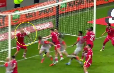 Fază controversată în derby-ul Dinamo - FCSB » Adrian Porumboiu și Marius Avram s-au pus de acord!