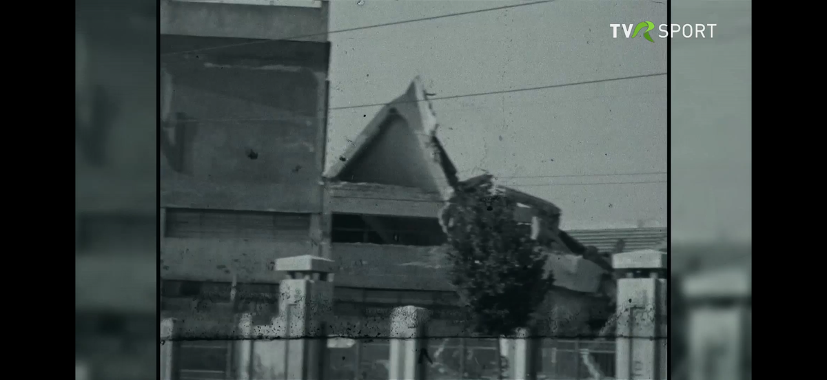 Imagini în premieră difuzate de Televiziunea Română » Cum a fost devastat stadionul Rapid în bombardamentele din 1944!