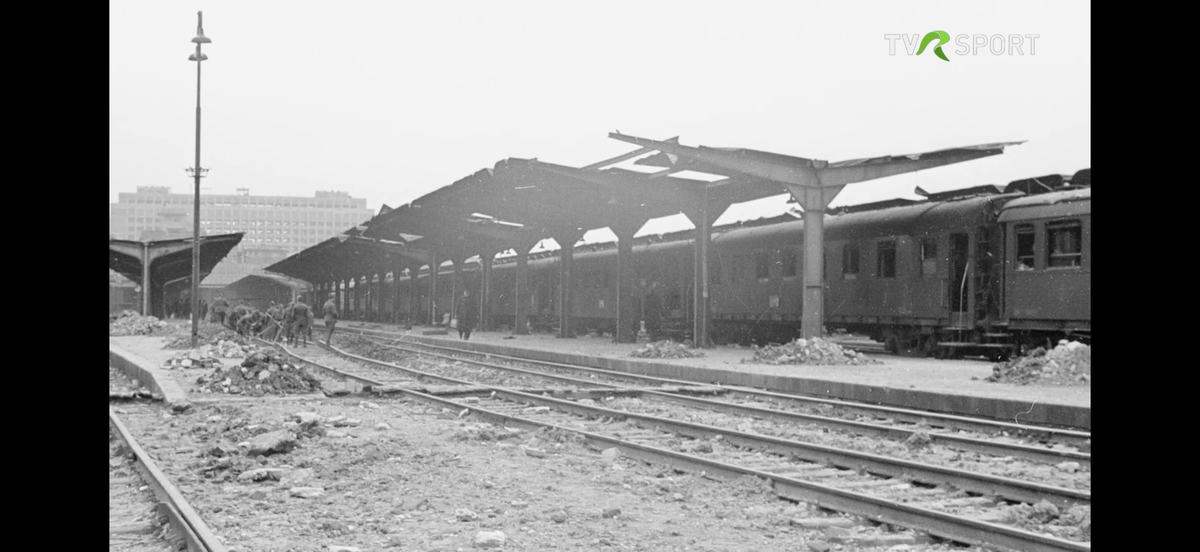 Imagini în premieră difuzate de Televiziunea Română » Cum a fost devastat stadionul Rapid în bombardamentele din 1944!