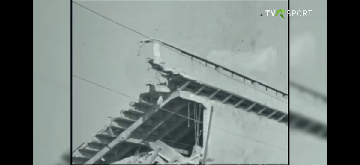 Imagini în premieră difuzate de Televiziunea Română » Cum a fost devastat stadionul Rapid în bombardamentele din 1944!