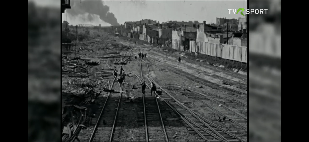 Imagini în premieră difuzate de Televiziunea Română » Cum a fost devastat stadionul Rapid în bombardamentele din 1944!
