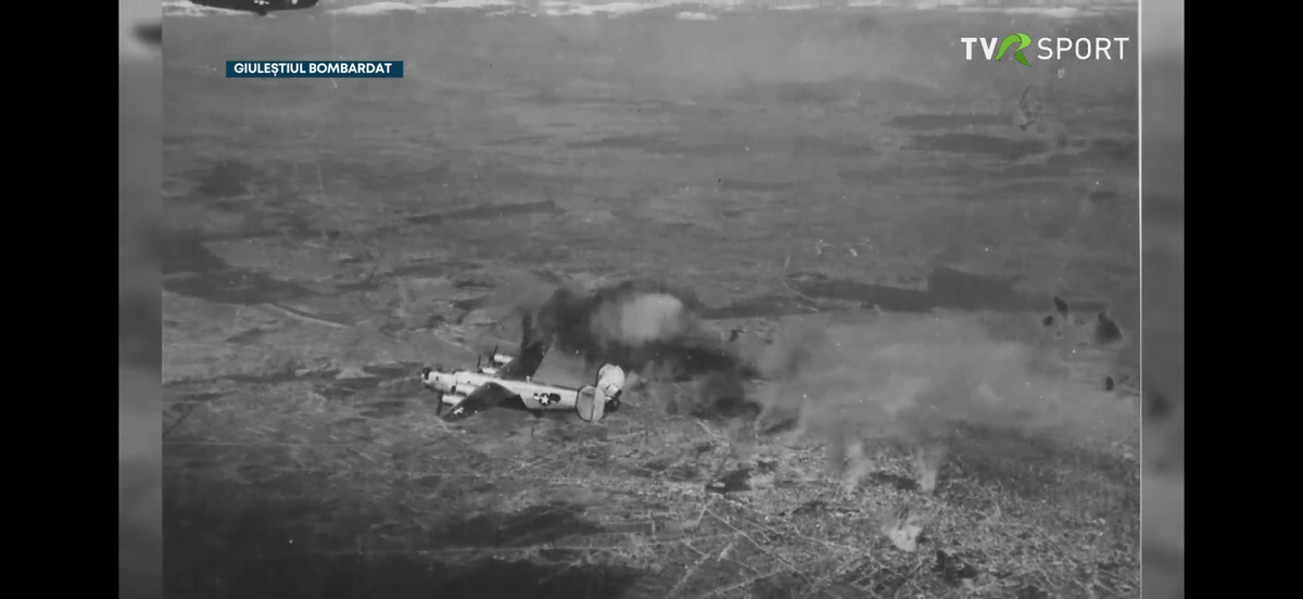 Imagini în premieră difuzate de Televiziunea Română » Cum a fost devastat stadionul Rapid în bombardamentele din 1944!