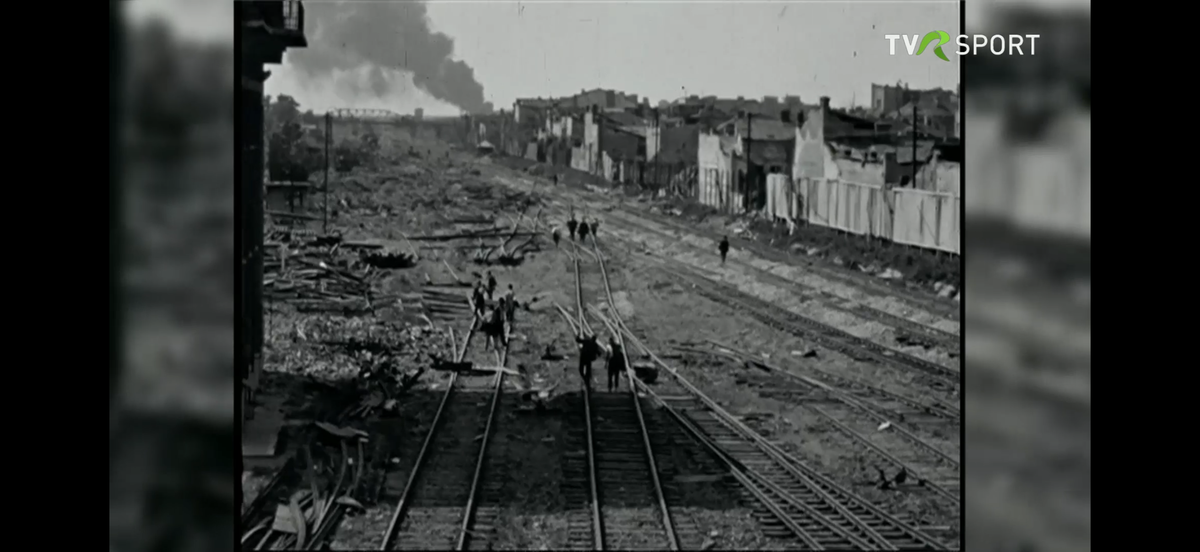 Imagini în premieră difuzate de Televiziunea Română » Cum a fost devastat stadionul Rapid în bombardamentele din 1944!