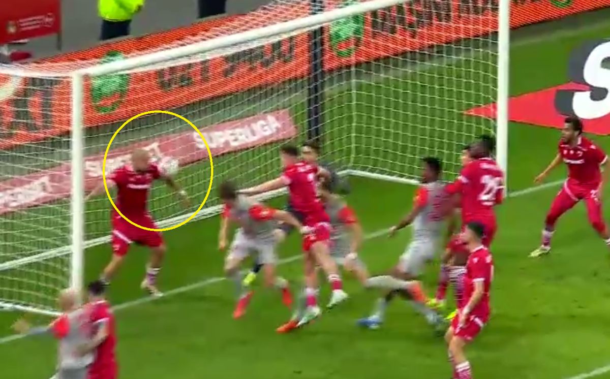 Fază controversată în Dinamo - FCSB