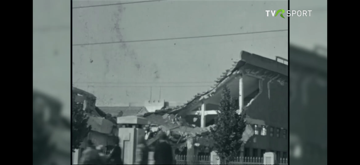 Imagini în premieră difuzate de Televiziunea Română » Cum a fost devastat stadionul Rapid în bombardamentele din 1944!