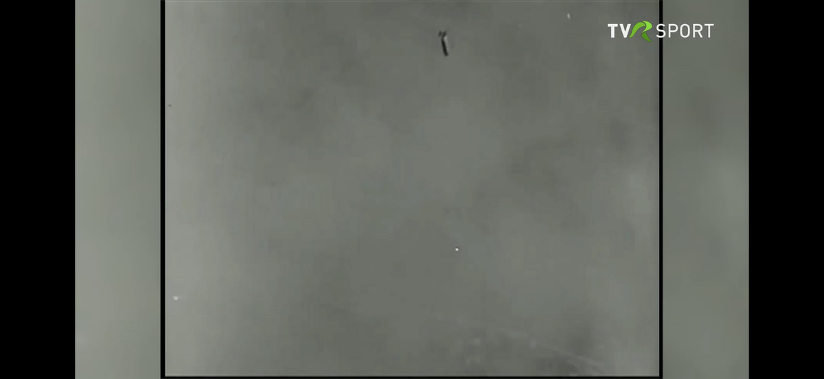 Imagini în premieră difuzate de Televiziunea Română » Cum a fost devastat stadionul Rapid în bombardamentele din 1944!