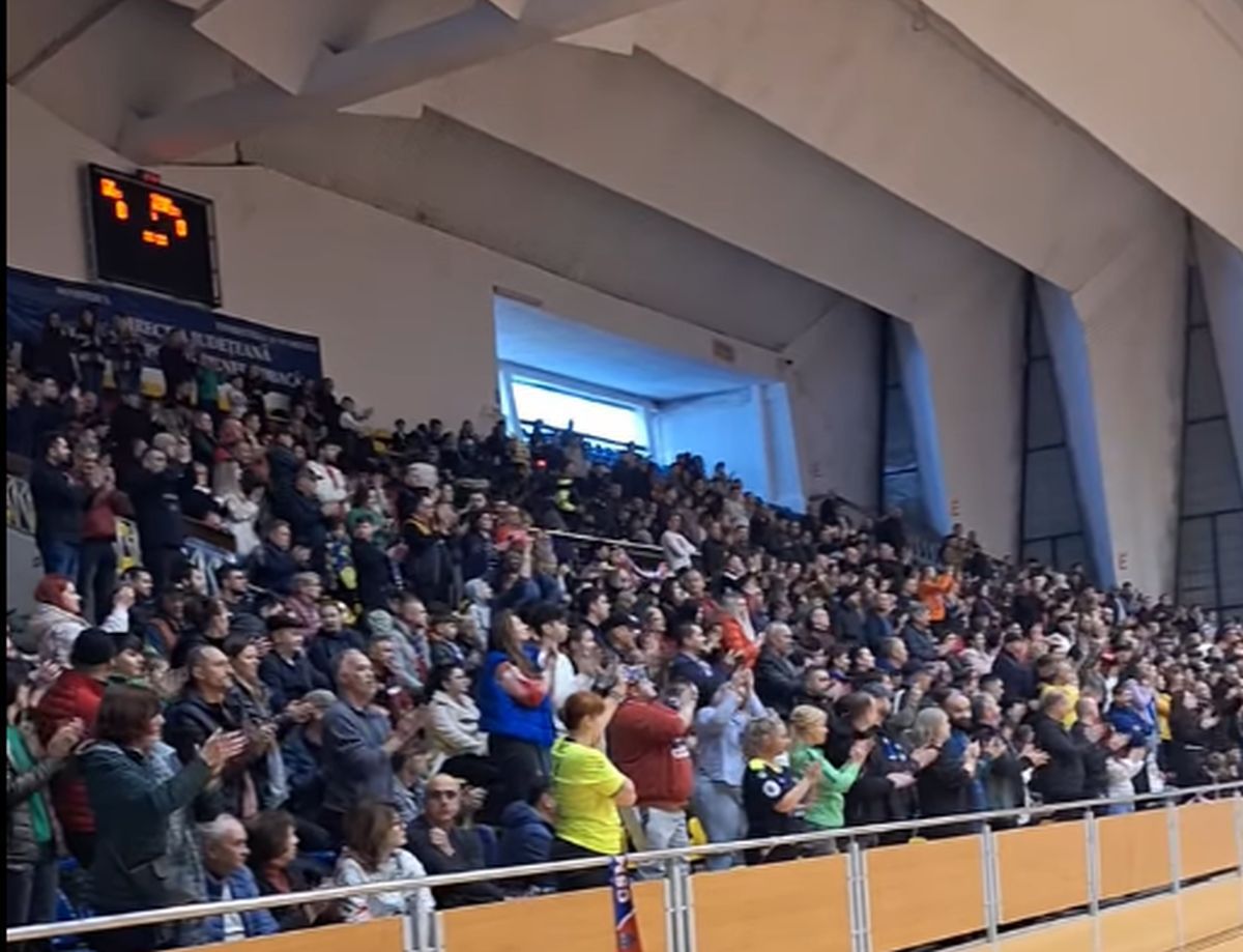 Fanii au răbufnit în prima ligă din România! Au stins lumina și au început să strige: „Demisia! Hoții!”