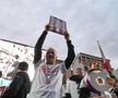 Imagini de senzație! Au promovat în Serie B după 26 de ani și au scos 30.000 de oameni în stradă