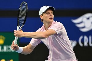 Fostul antrenor al lui Novak Djokovic îl descrie expresiv pe Jannik Sinner: „Mușcă precum un rechin, te devorează”