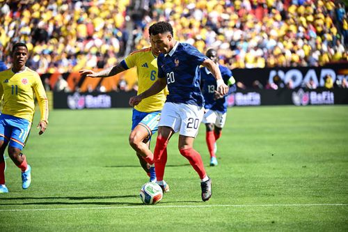 Desire Doue (tricou albastru), omul meciului Columbia - Franța 1-3 / Foto: Imago