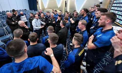 Jucătorii naționalei Kosovo la întâlnirea cu premierul Albin Kurti