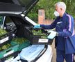 Imagini impresionante: Jose Mourinho transportă lădițe cu legume pentru persoanele aflate la izolare