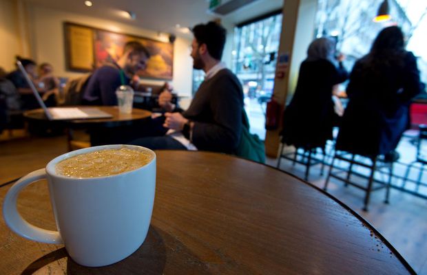 COVID-19. Se redeschid primele cafenele în București. În ce condiții vor funcționa