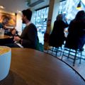 Se redeschid primele cafenele din București