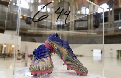 Ghetele lui Messi, de record mondial! Au fost scoase la licitație și s-au vândut pe o sumă uriașă