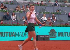 Lovitură uluitoare reușită de Halep în meciul cu Badosa! Chiar și fanii adversarei au aplaudat-o în picioare