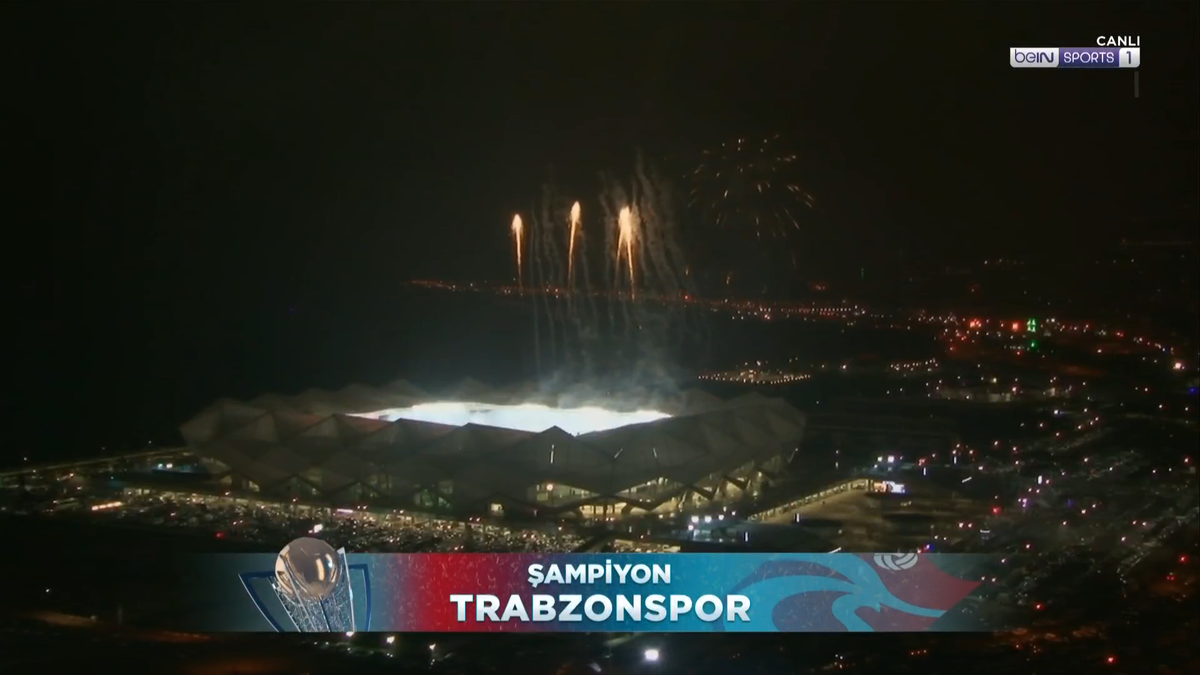 Ce nebunie! Trabzonspor a câștigat primul titlu după aproape 40 de ani » Fanii au intrat pe teren înainte de finalul meciului