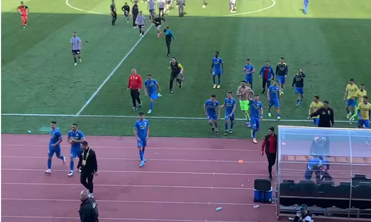 Scandal uriaș la vestiare după U Cluj - Unirea Slobozia! Fotbaliștii și oficialii s-au luat la bătaie