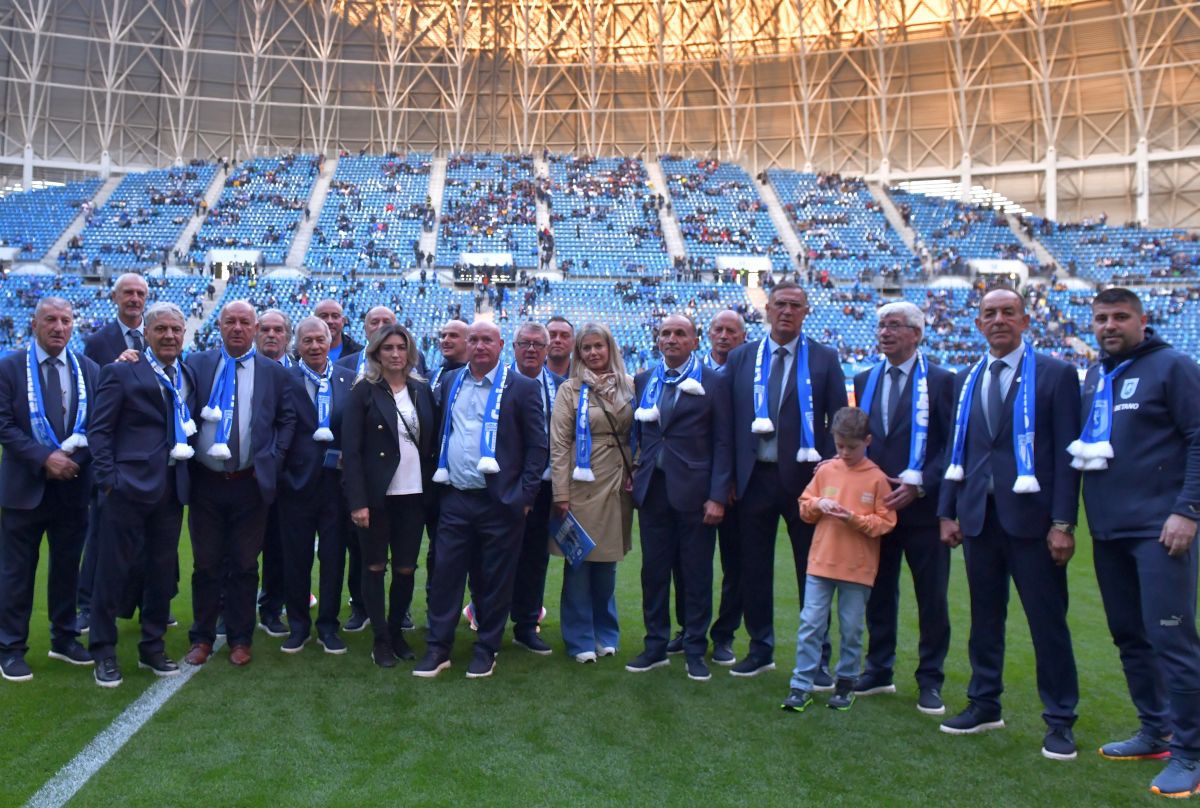 Craiova Maxima, „la 4 ace” pentru derby-ul cu FCSB » Fotografii superbe surprinse înaintea fluierului de start