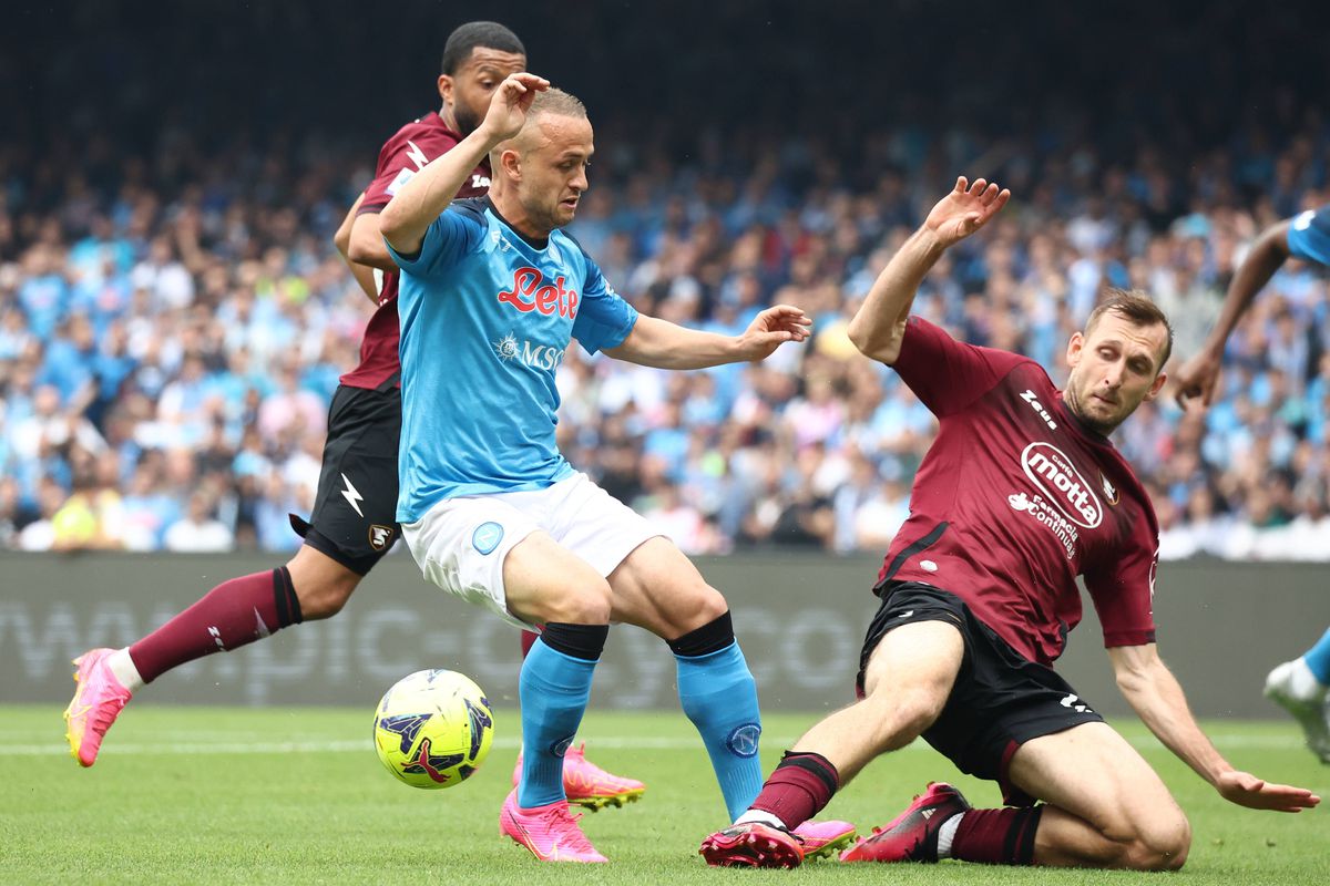 Napoli - Salernitana 1-1 » Șocantă răsturnare! Delirul a devenit tăcere la Napoli. Golul lui Dia a amânat sărbătoarea lângă Vezuviu!