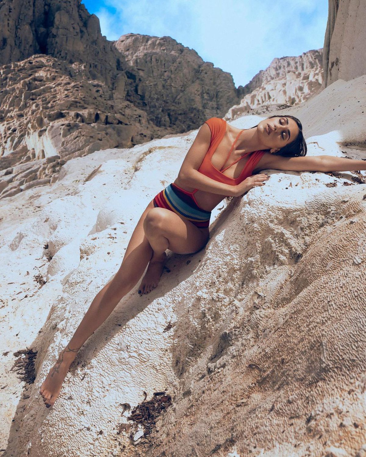 GALERIE FOTO Frumoasa Belen Rodriguez s-a întors la prima dragoste!