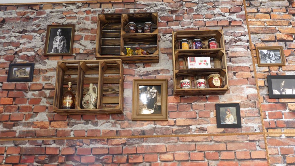 În Würzburg există un magazin românesc cu produse tradiționale din țară » Cât poate să coste un kilogram de carne de miel pentru Paști