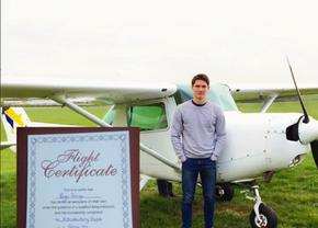 Unde duce ura pentru fosta echipă » Și-a luat licență de pilot și a zburat deasupra stadionului după retrogradare: „Arată și mai de c****t de sus”