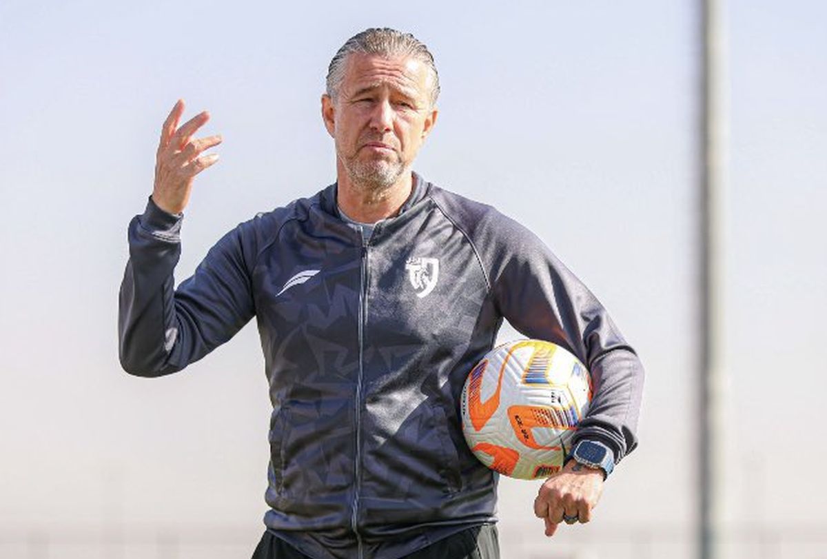 Variantă-șoc » Laurențiu Reghecampf, soluție pentru Rapid? „E nevoie de autoritate!”