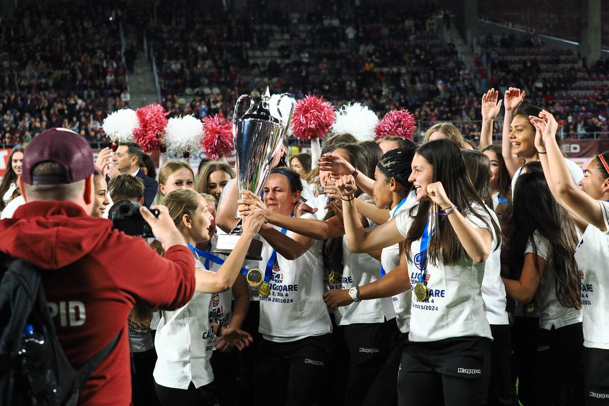 Jucătoarele celor de la Rapid au fost premiate pentru promovare