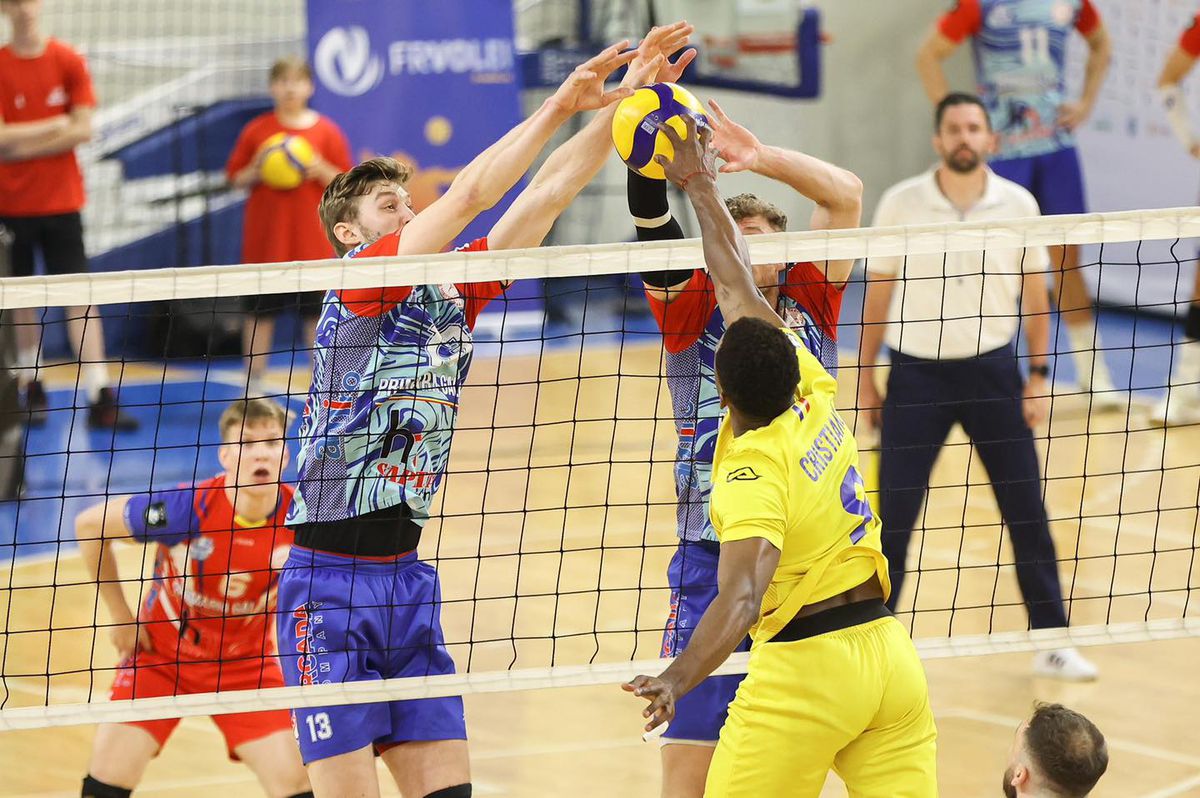 Nou-promovata Corona Braşov câştigă titlul naţional, după finala cu campioana Arcada Galaţi