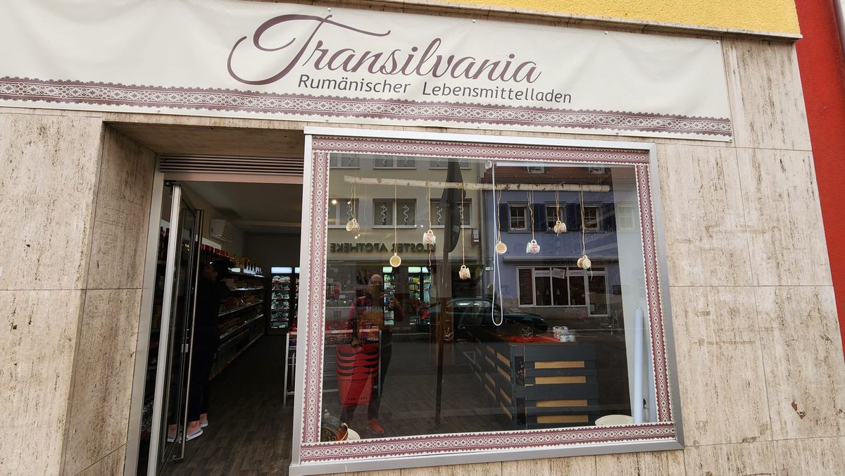 În Würzburg există un magazin românesc cu produse tradiționale din țară » Cât poate să coste un kilogram de carne de miel pentru Paști