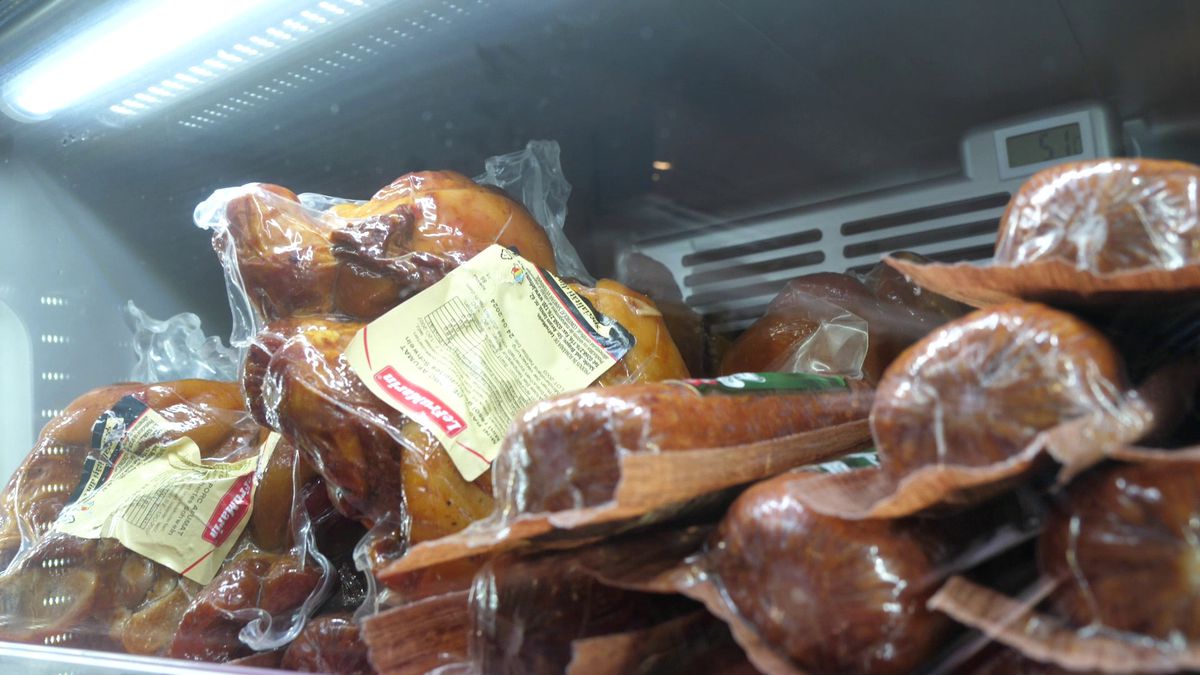 În Würzburg există un magazin românesc cu produse tradiționale din țară » Cât poate să coste un kilogram de carne de miel pentru Paști