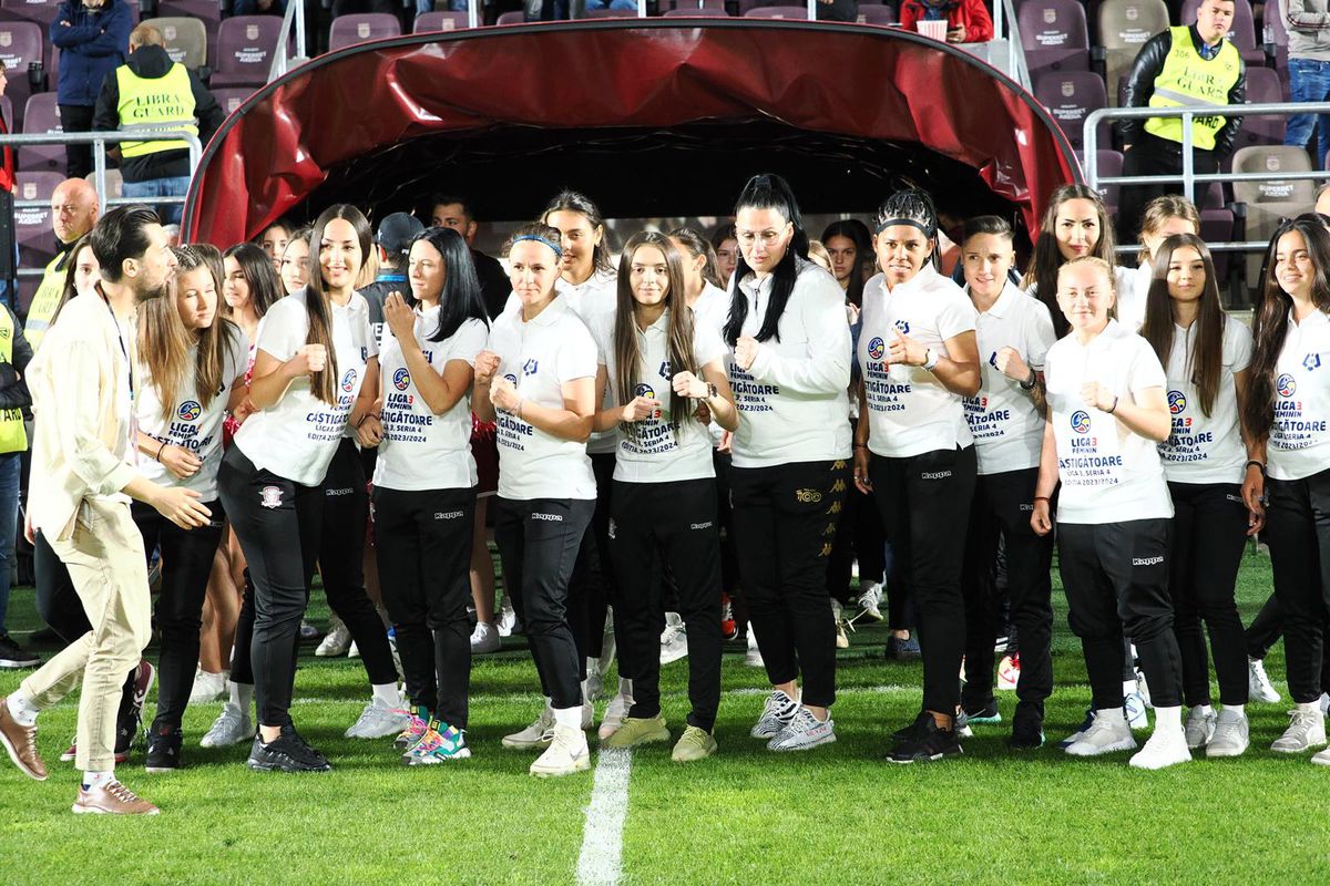 Jucătoarele celor de la Rapid au fost premiate pentru promovare