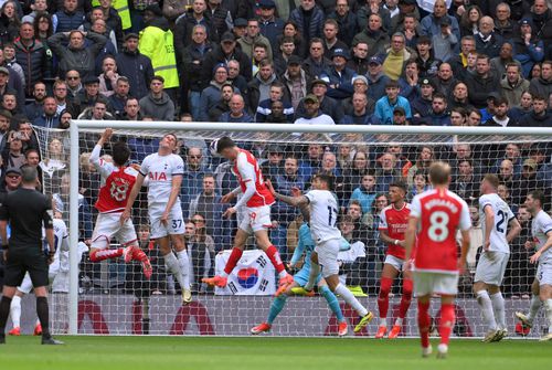 Deși Tottenham a redus din proporții până la final, formația pregătită de Postecoglou a avut o primă repriză de coșmar împotriva marii rivale, cu un gol anulat și trei încasate de la rivala Arsenal, 2-3.