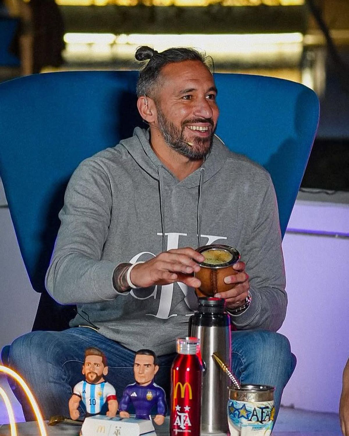 L-ai recunoaște din prima? După 7 sezoane jucate în Premier League, cântă la chitară pe străzile orașului » Reacția trecătorilor