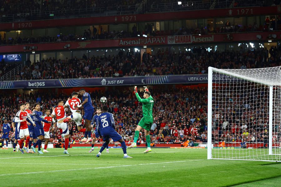 Mikel Merino egalase scorul cu PSG cu o lovitură de cap, dar spaniolul era clar în ofsaid și golul a fost anulat / Foto: Imago Gestul lui Mikel Arteta după golul anulat l-a scăpat de eliminare » „Doar United stă mai prost la acest capitol!”