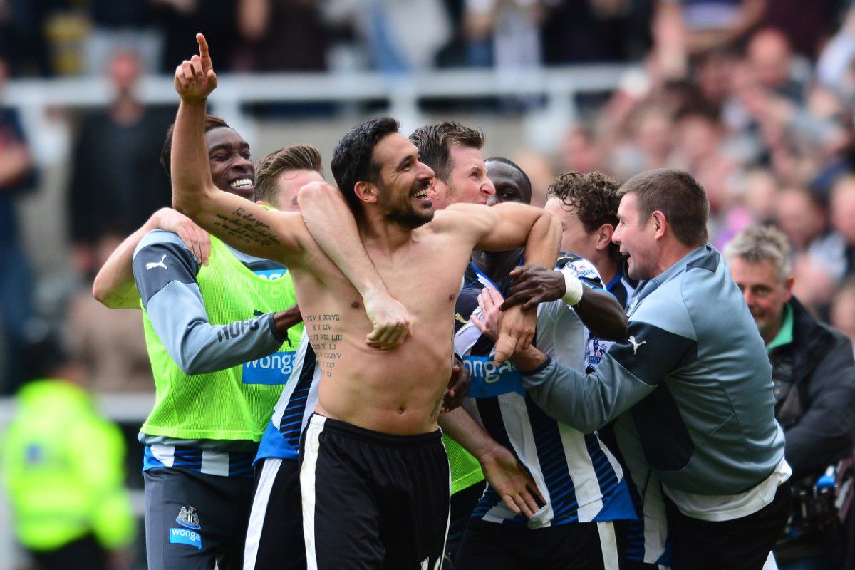 L-ai recunoaște din prima? După 7 sezoane jucate în Premier League, cântă la chitară pe străzile orașului » Reacția trecătorilor