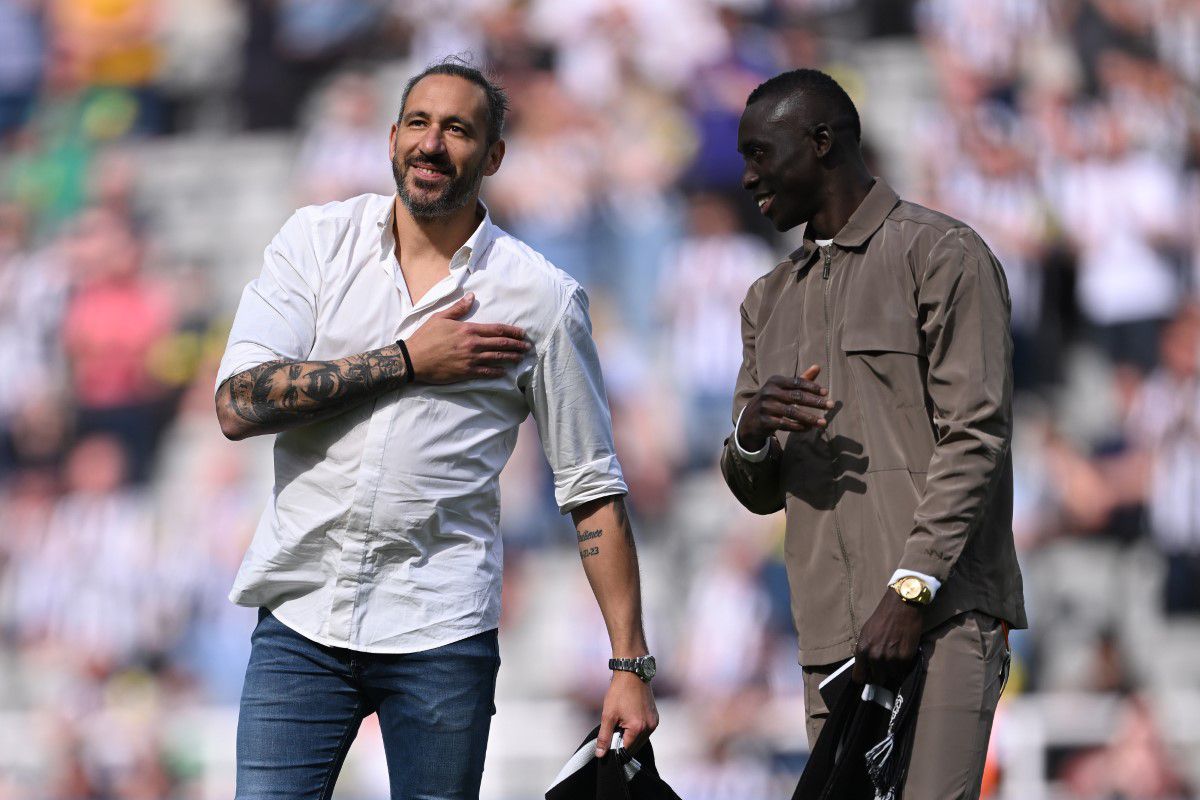 L-ai recunoaște din prima? După 7 sezoane jucate în Premier League, cântă la chitară pe străzile orașului » Reacția trecătorilor