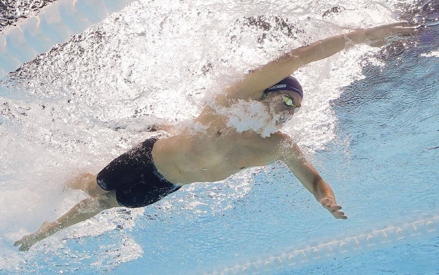 Leon Marchand este cu ochii pe David Popovici: „Lucra cu apa și nu împotriva ei”