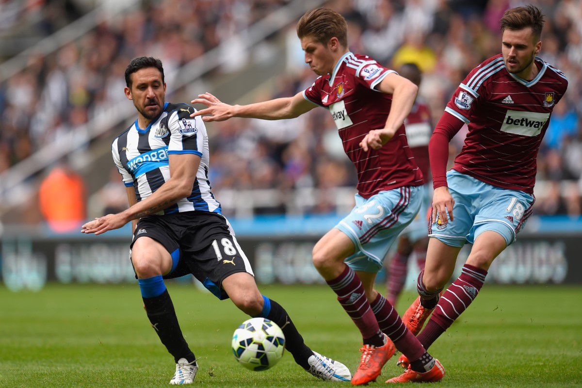 Jonas Gutierrez, legenda lui Newcastle, cântă la chitară pe străzile orașului